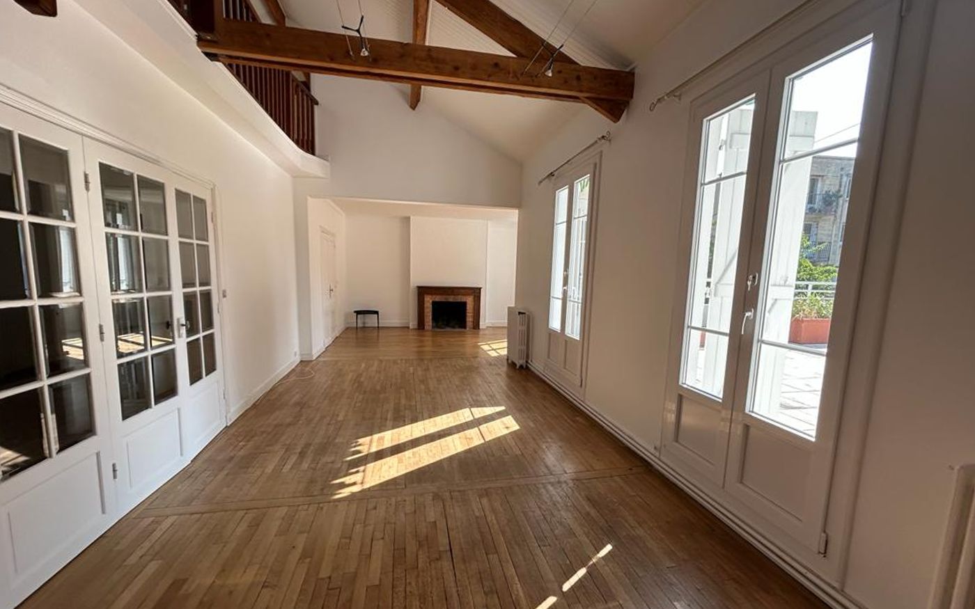 Peinture interieure salon poutres à Guyancourt