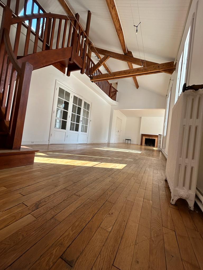 Renovation salon mezzanine maisons laffitte